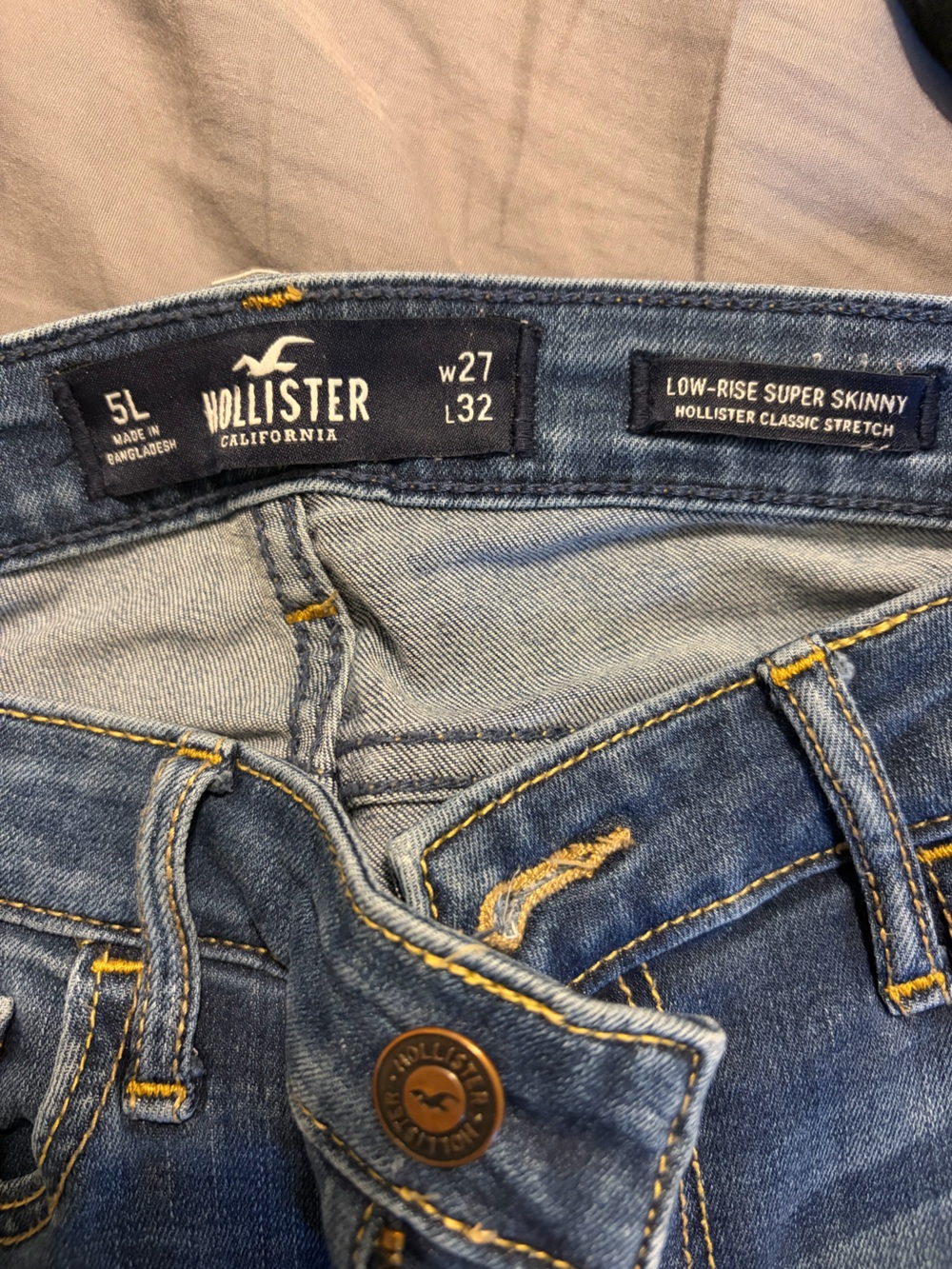 Hollister Skinny Jeans in Faded Blue Wash - Picture 3 of 4